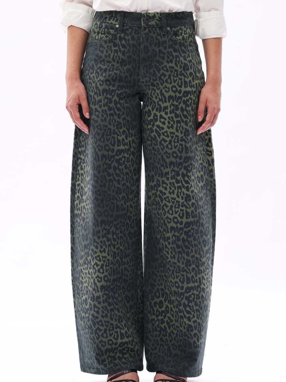 Bayeas Barrel-Leg Leopard Print Jeans - Green